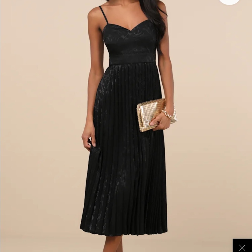 Lulu's Black Pleated Midi Dress